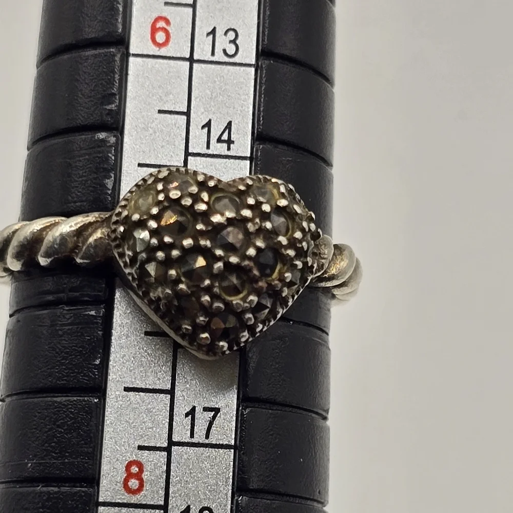 Vintage .925 HAN Marcasite Heart  Ring With twist Band Sz6.75-2.2 Mm